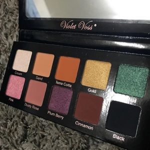 Ignore this idk how to delete it BUNDLE KAT VON D